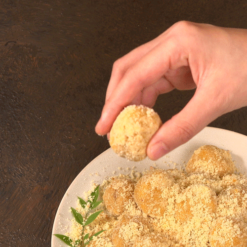 Assorted Ggultteok (Honey Rice Cakes) 350g x 2 + Sweet Pumpkin Rice Cake 300g x 2 _Time Deal (Set)